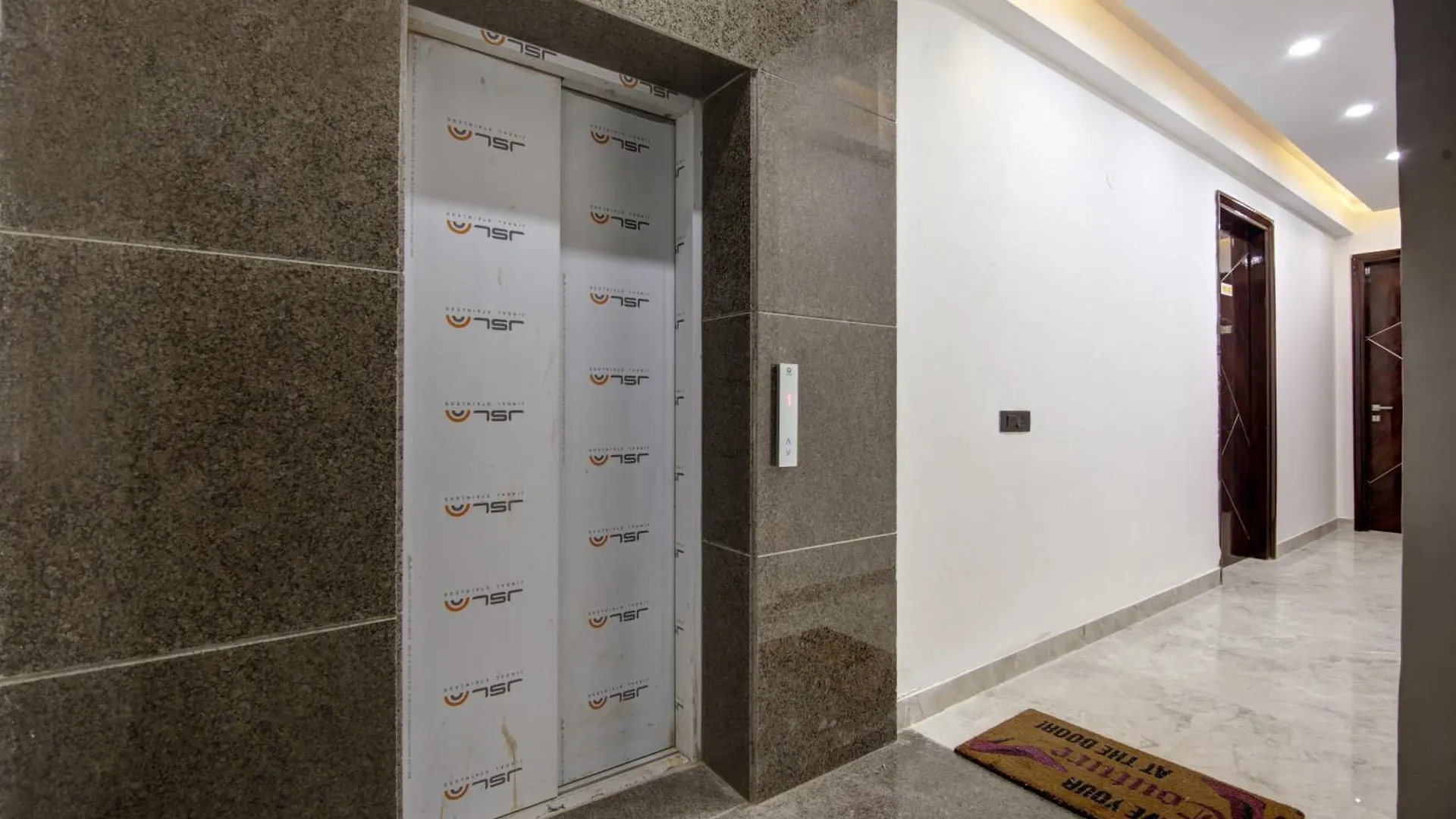 גורגאון Limewood Stay - Millennium Huda City Center 0*,