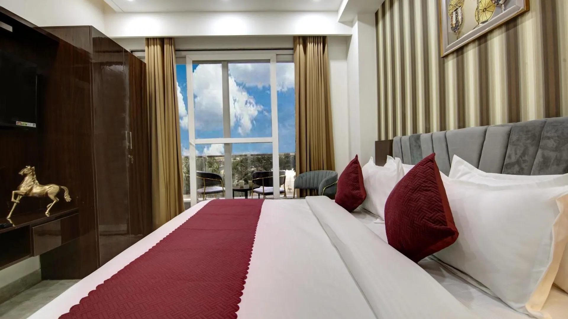 גורגאון Limewood Stay - Millennium Huda City Center